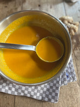 Lade das Bild in den Galerie-Viewer, Karotten-Ingwer-Suppe