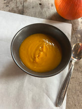 Lade das Bild in den Galerie-Viewer, Kürbissuppe