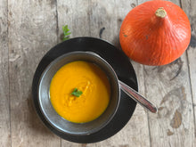 Lade das Bild in den Galerie-Viewer, Kürbissuppe