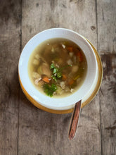 Lade das Bild in den Galerie-Viewer, Now Show Soup 'Family'